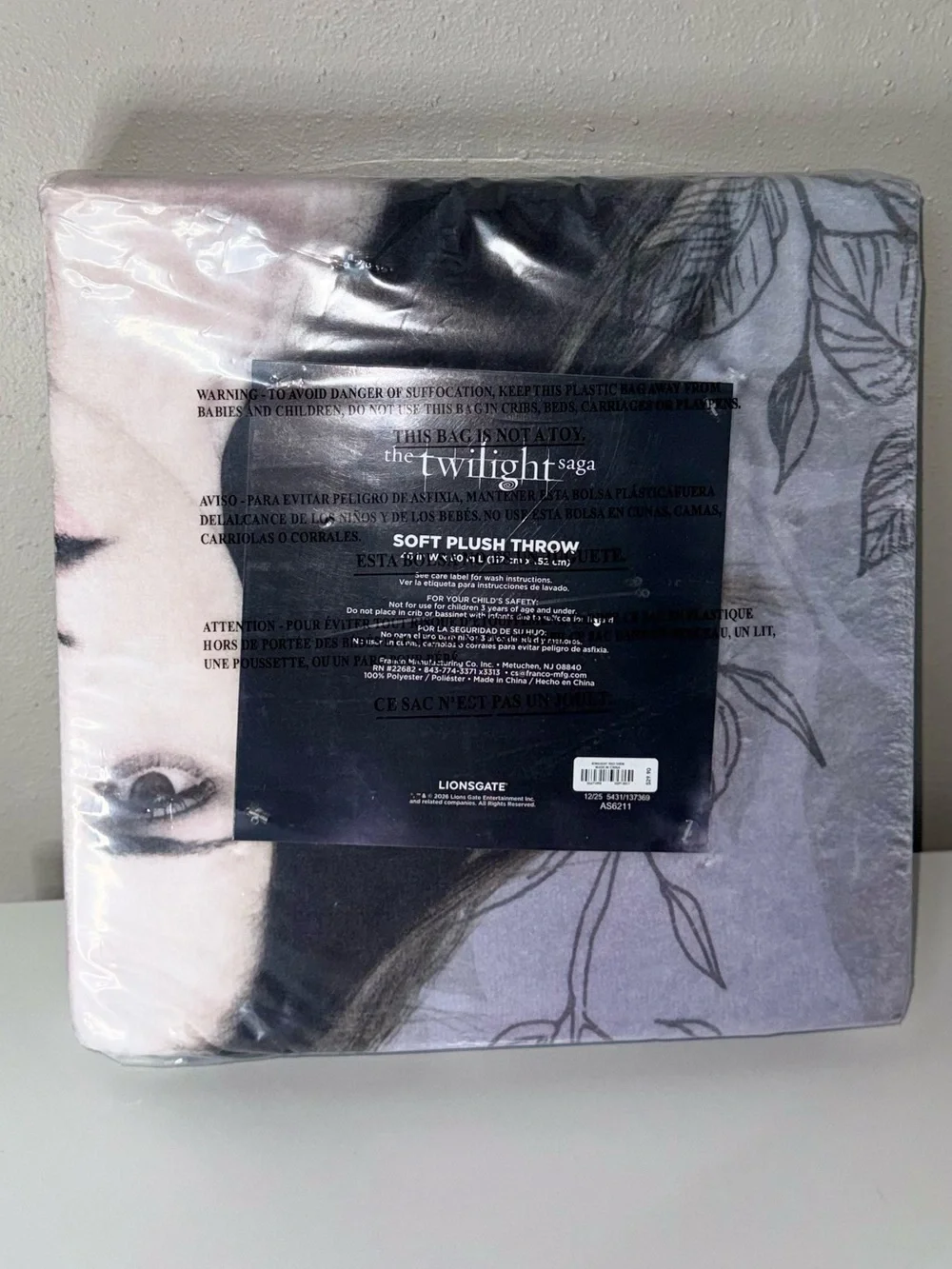 The Twilight Saga Soft Plush Throw - Black, Gray, White